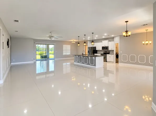 2592 Highlands Creek Way, Lakeland, FL 33813