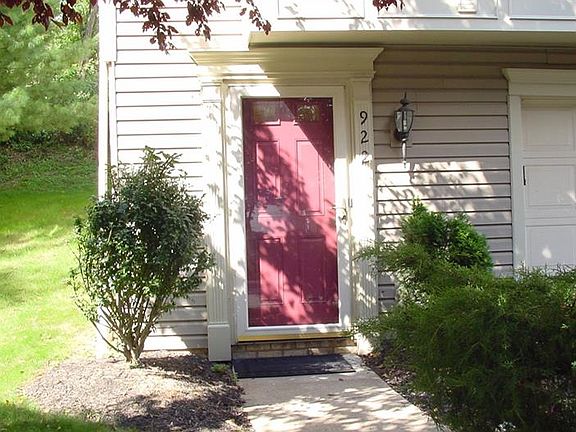 3rd image of 922 Tanglewood Dr