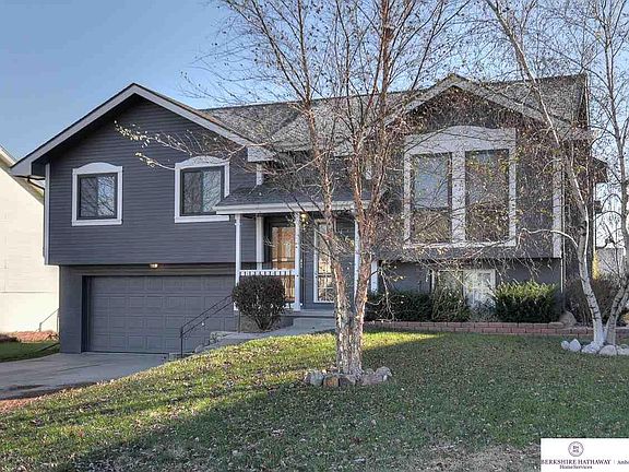 2nd image of 607 Rosewood Ave