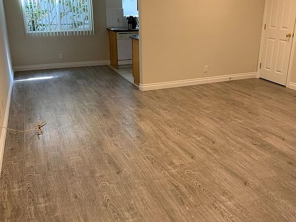 4th image of 12847 Kling St #114