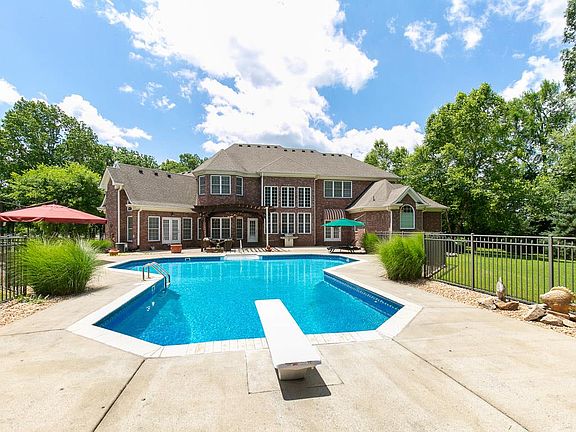 4th image of 219 Churchill Farms Dr