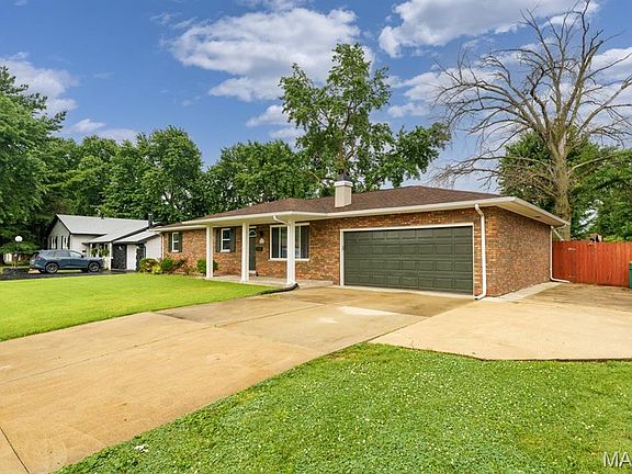 3rd image of 2574 Stratford Ln
