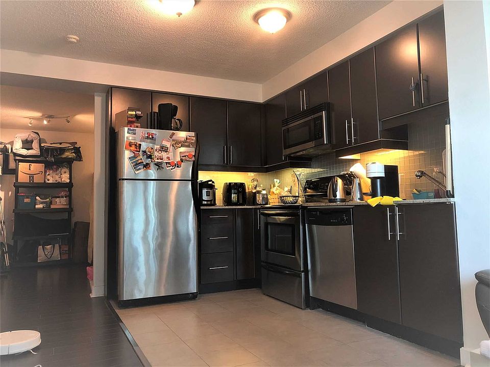 2nd image of 18 Harbour St #1406