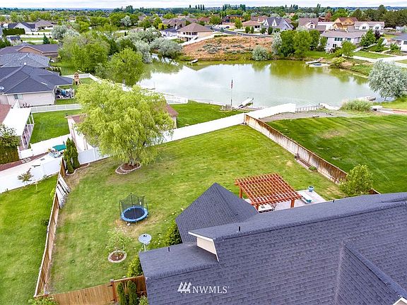 3rd image of 920 S Camas Place