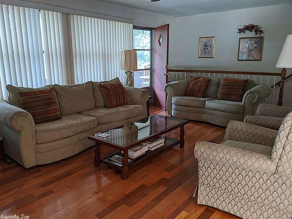 3rd image of 31 Menifee Ln