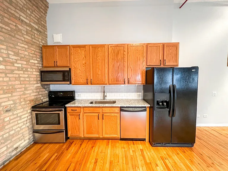 845 W. Fulton Market St. — Photo 8
