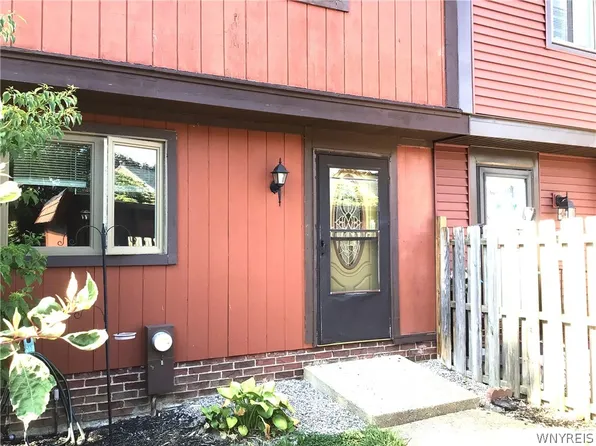 1217 Peppertree Dr, Derby, NY 14047