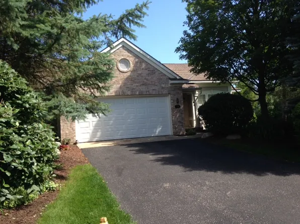74 Aspen Ln NE, Grand Rapids, MI 49546