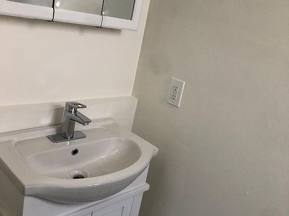 5th image of 406 N Clementine St #A