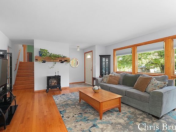 2nd image of 333 Lenora Ave NW