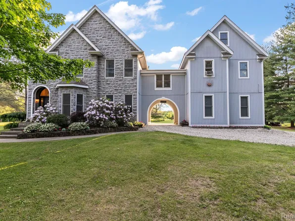 3590 Meadow Ln, Dryden, MI 48428