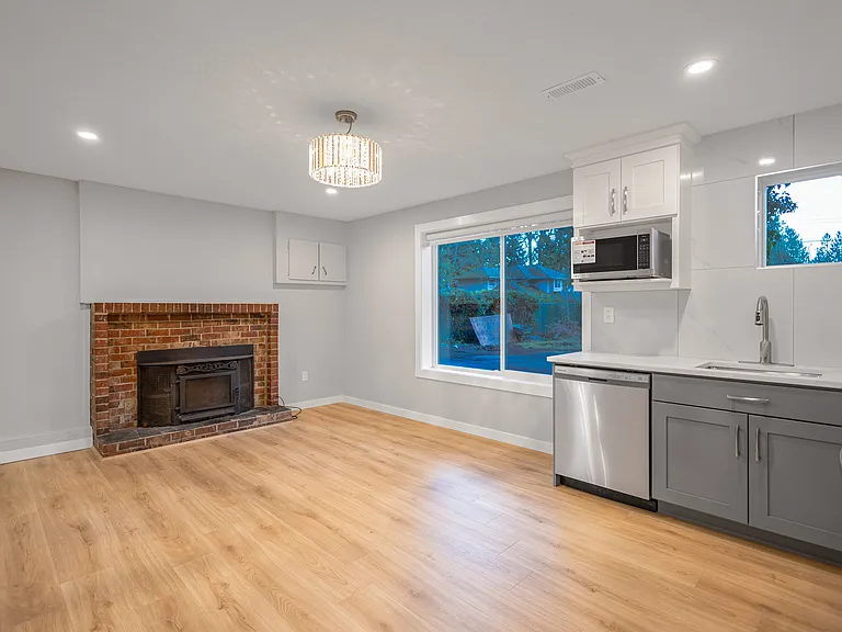 2555 Tuohey Ave — Photo 12