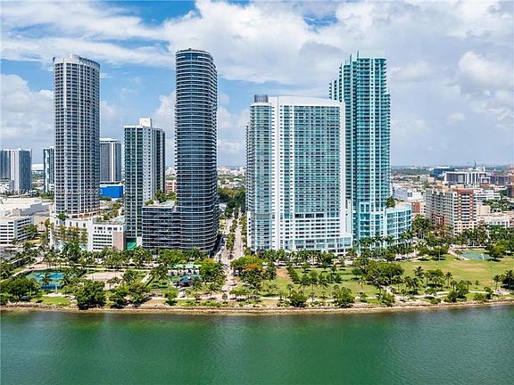 4th image of 1800 N Bayshore Dr APT 1904