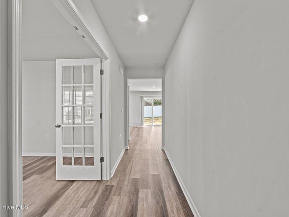 3rd image of 1233 Riverstone Drive