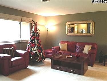 3rd image of 172 Laurie Ln