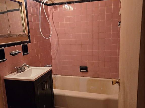 3rd image of 735 Avenue W APT L1