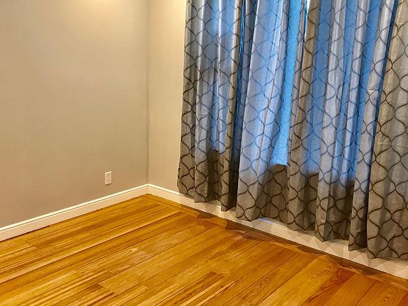 3rd image of 154 Oshaughnessy Blvd