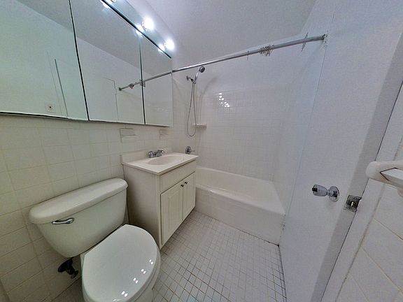 4th image of 350 W 51st St APT 7B