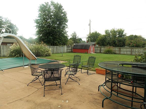 3rd image of 8911 Thompson Ln