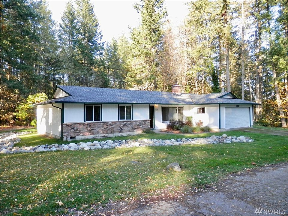 Fully updated rambler in CK school district on an acre of land.
