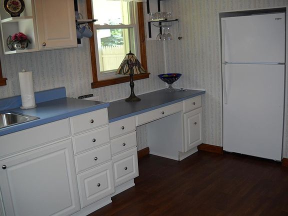 3rd image of 129 S Circle Dr