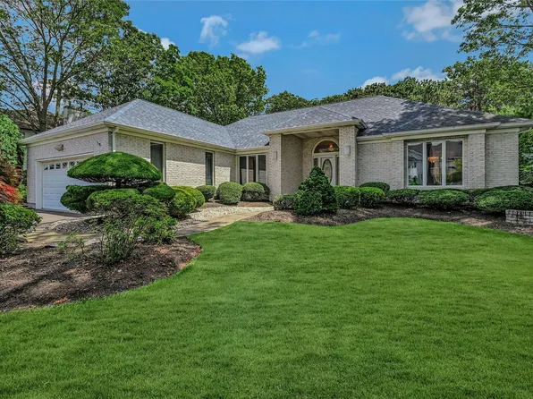 41 Somerset Drive, Holbrook, NY 11741