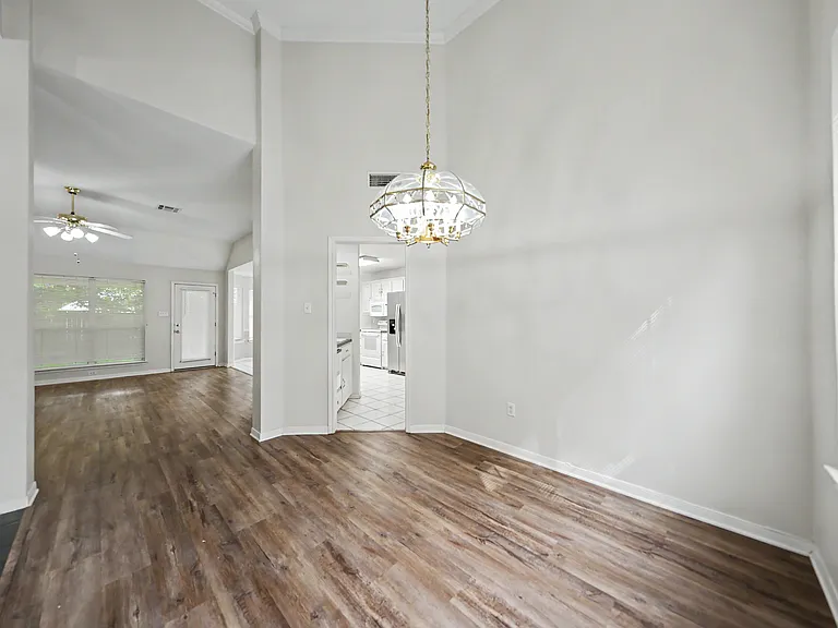 2412 Wilshire Dr — Photo 8