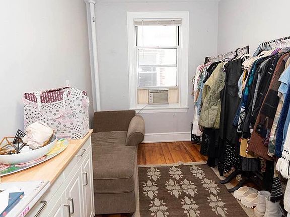4th image of 4340 42nd St APT 3R