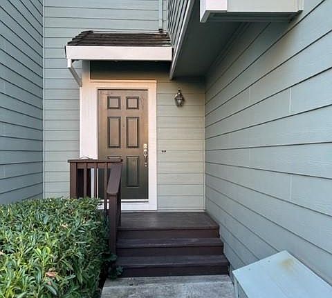2nd image of 805 Vineyard Pl