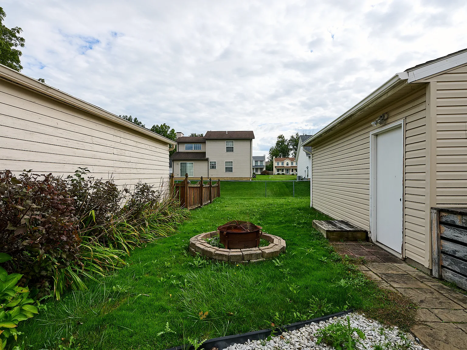 3 bed, 1400 sqft, $1,995 — Photo 3