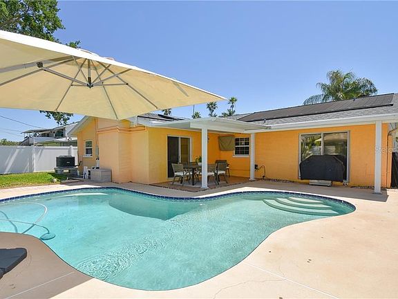 4th image of 4026 Bayshore Blvd NE