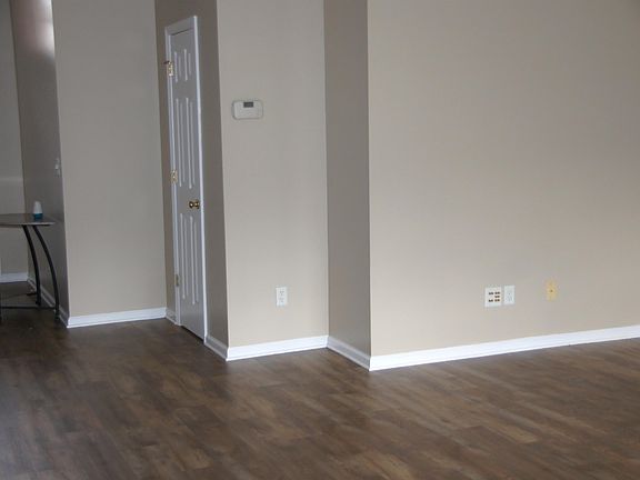 3rd image of 1192 Carriage Dr