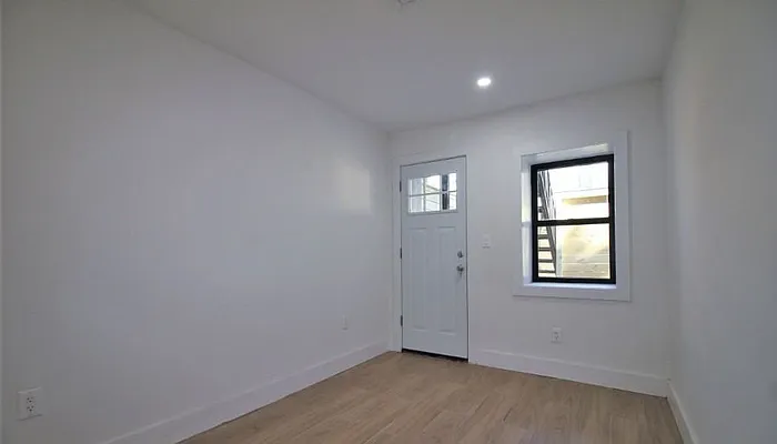 Rented by EXR | media 3