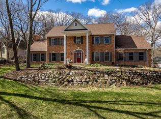 10038 Rellswood Dr, Belvidere, IL 61008