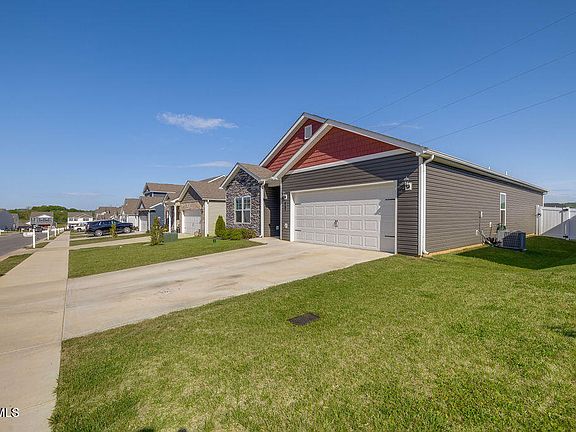 3rd image of 1810 Fox Meadows Cir