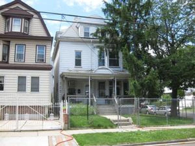 1st image of 450 4TH AVE W