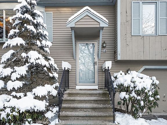 3rd image of 34 Copperwood Dr