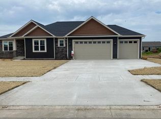 335 Ridgeview Dr, Lake Mills, WI 53551