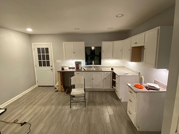 3rd image of 702 Gladstone