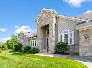 385 W Inverness Dr, Highland Heights, OH 44143
