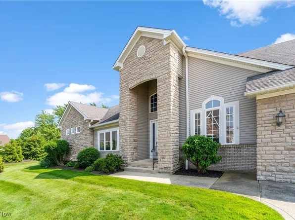 385 W Inverness Dr, Highland Heights, OH 44143