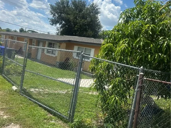 2403/2405 Stella St, Fort Myers, FL 33901