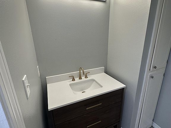 4th image of 500 Lincoln St #105B