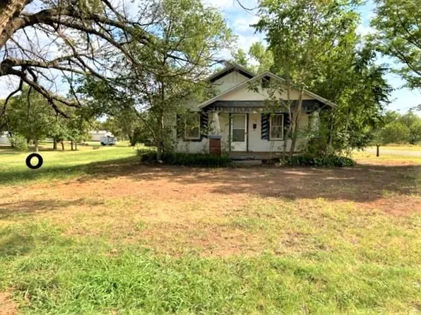 702 E 2nd St, Cordell, OK 73632