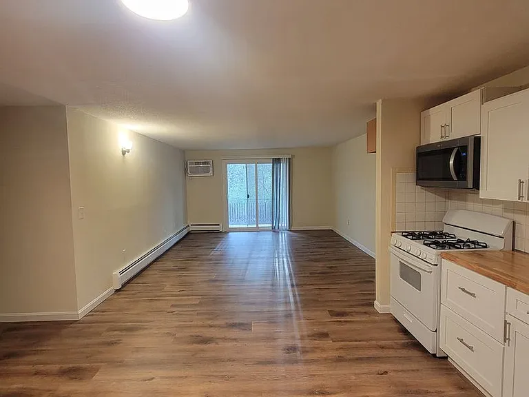 81 Fisherville Rd — Photo 10