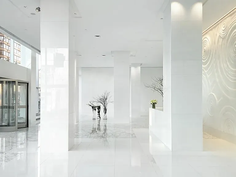 635 W 42nd St #22H — Photo 6