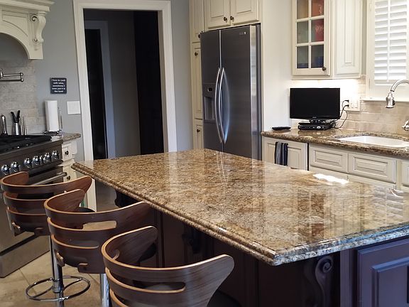 Spacious kitchen 