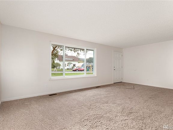 3rd image of 518 Hillcrest Dr