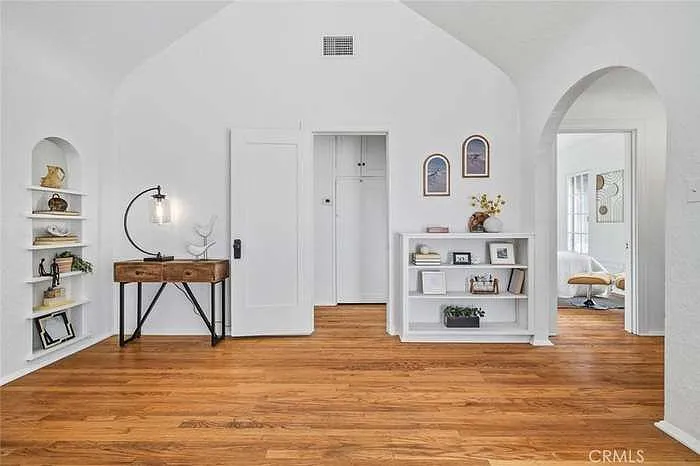 3658 Sierra Vista Ave — Photo 16