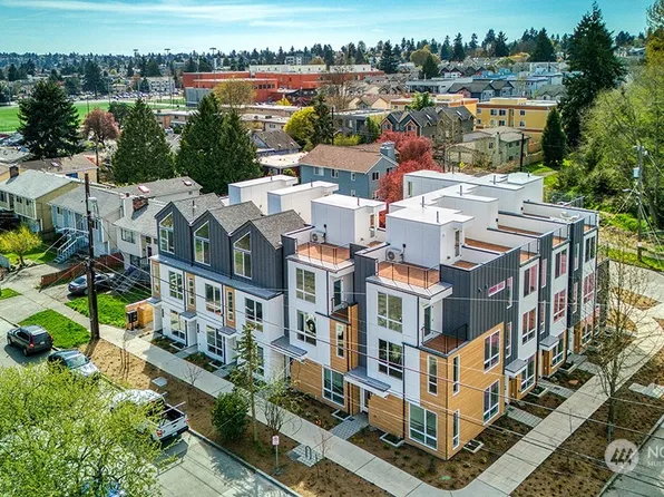 9253 Densmore Avenue N, Seattle, WA 98103